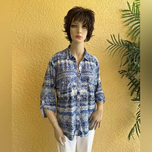 Emily Daniel’s blue print button front top - Picture 1 of 8